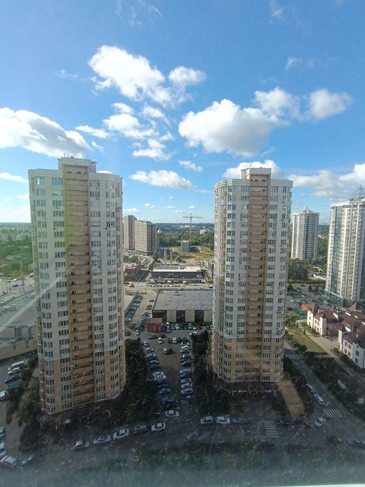 Продам 2 кімн. ЖК Лісовий квартал , вул. Київська, 245