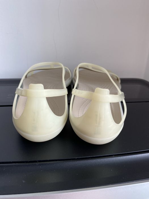 Sandały Crocs Isabella w kolorze Oyster/Walnut r. 39/40 W9