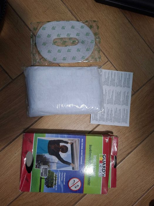 moskitiera na okno z tasma klejącą 'na rzepy' wymiary: 130 x 150 cm