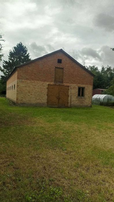 Sprzdam działkę budowlaną 2137m2 w Parczewie wraz z budynkami.