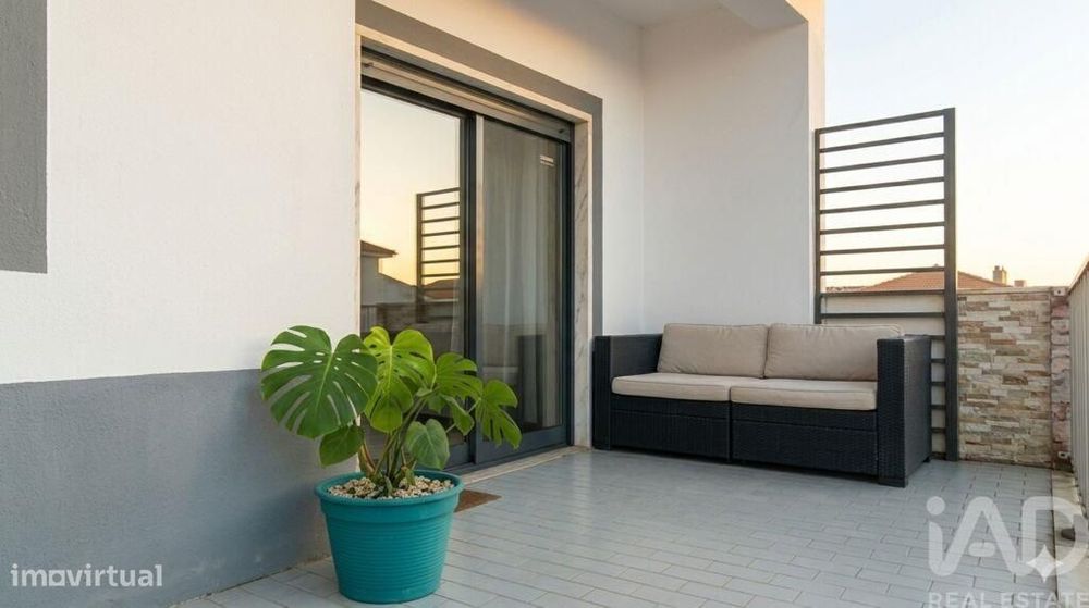 Andar de moradia T5 em Samora Correia