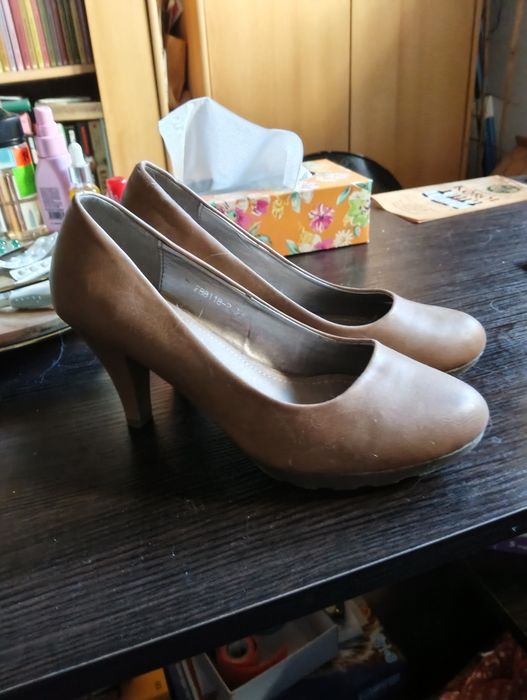 Buty na małym obcasie