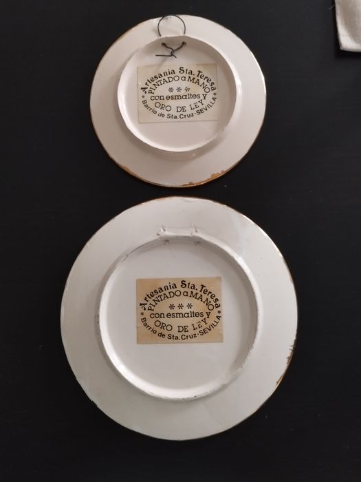 Pratos pintados á mão com borda em ouro de lei