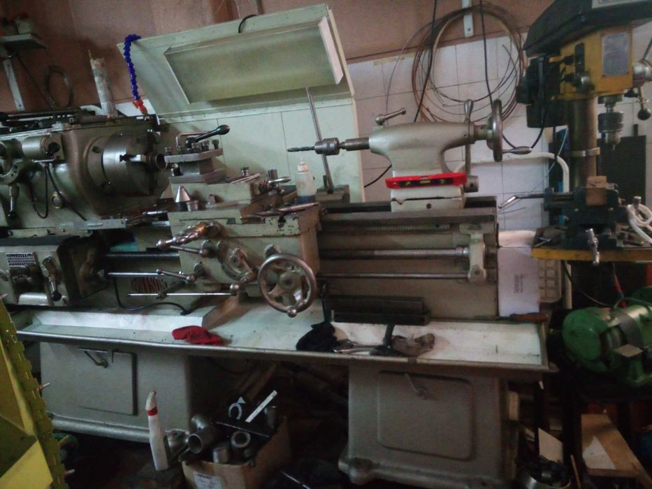 Vendo Torno Mecânico Marca WILSON MINI para 700mm diâmetro.