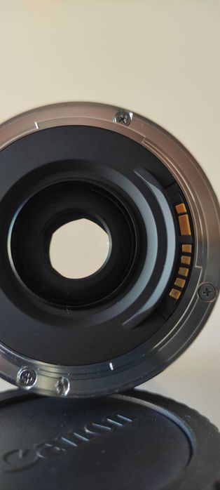 Canon EF28-70mm f/3.5-4.5