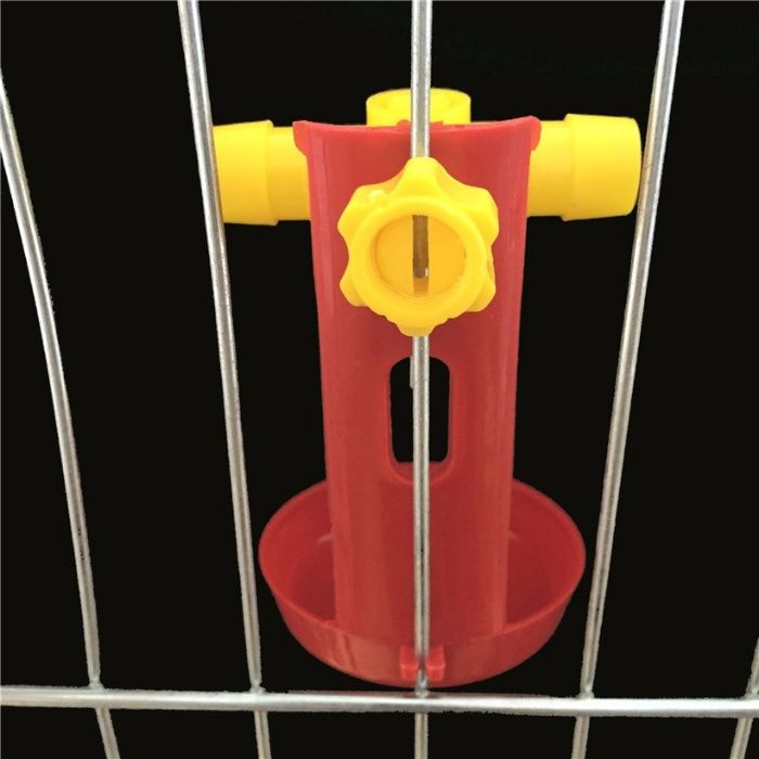 Ніпельна напувалка в комплекті з краплеуловлювачем