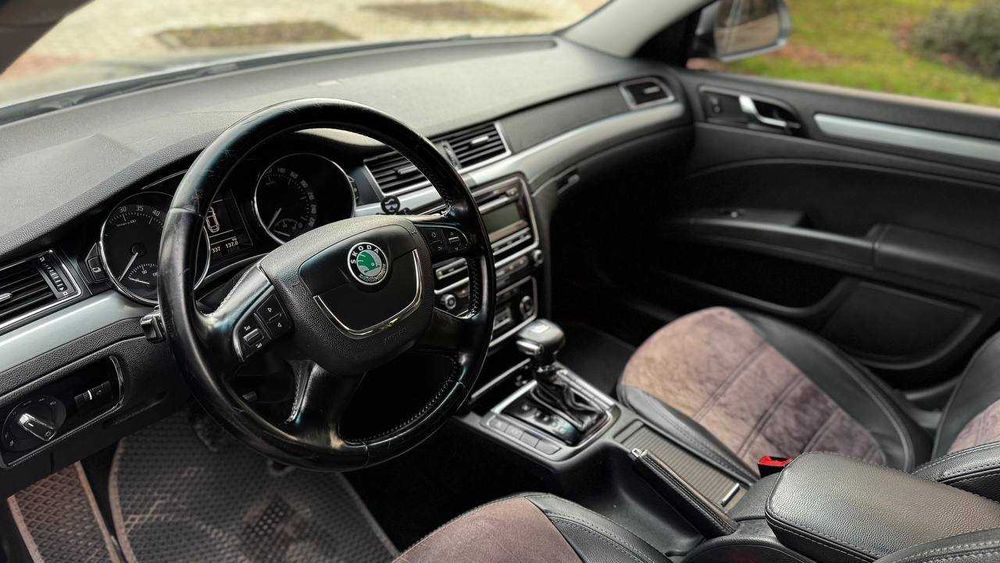 Skoda SuperB 2009 2.0 TDI AT Elegance