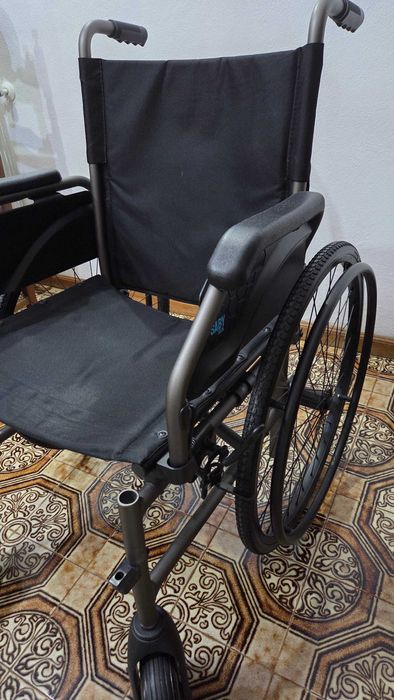 Cadeira de rodas como nova