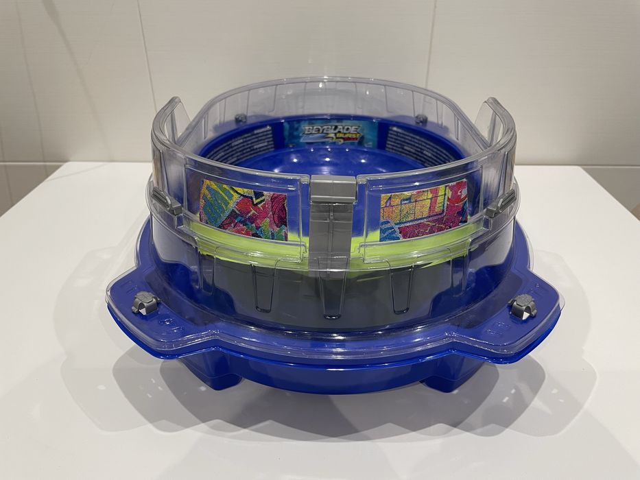 Arena Beyblade Burst Rise Original
