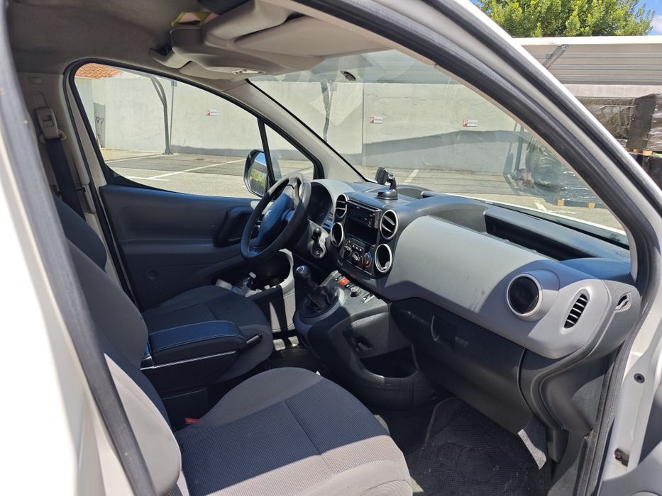 Peugeot Partner  2 lugares com baixa km