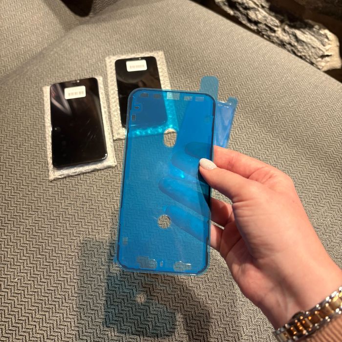 Проклейка на iPhone X, XS, 11, 13 Pro Max вологозахист дисплея