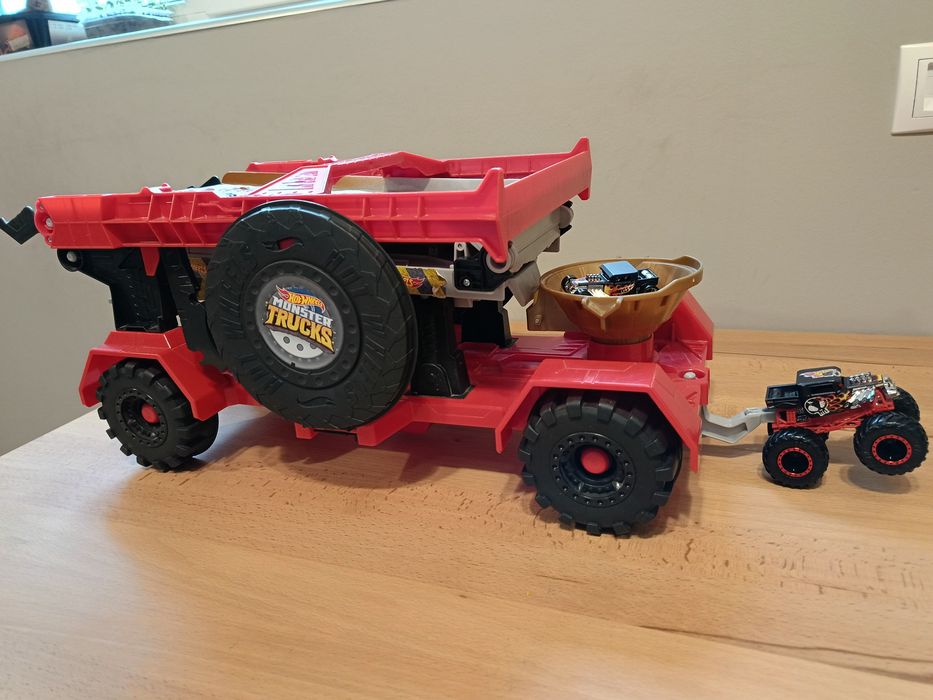 Трек Hot wheels Monster truck