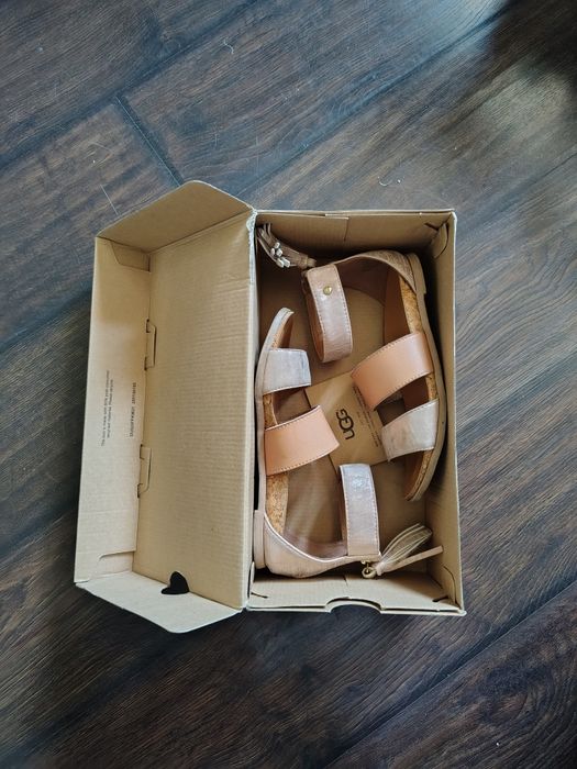 UGG sandały dziecięce dziewczyna 31 złoto -beżowe