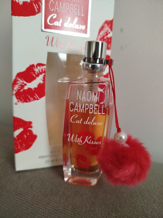 Naomi Campbell Cat de luxe With kisses