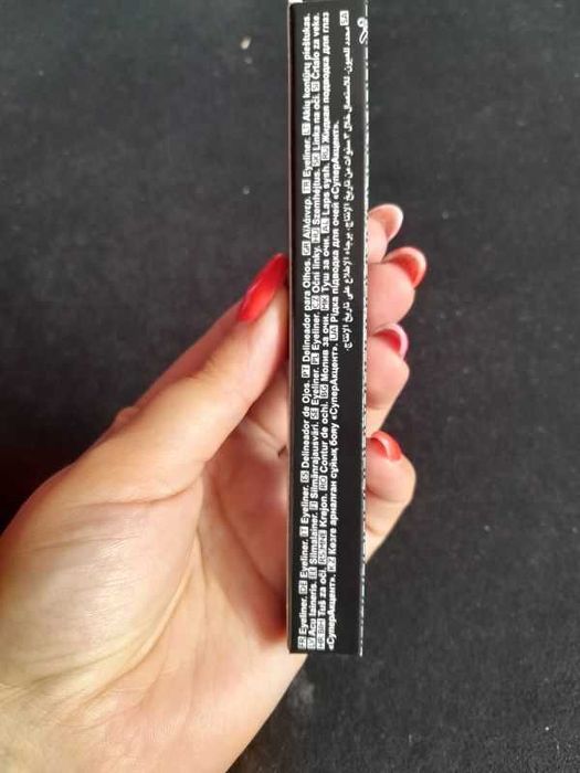 Eyeliner Avon Super Definition Liner 1ml Black.