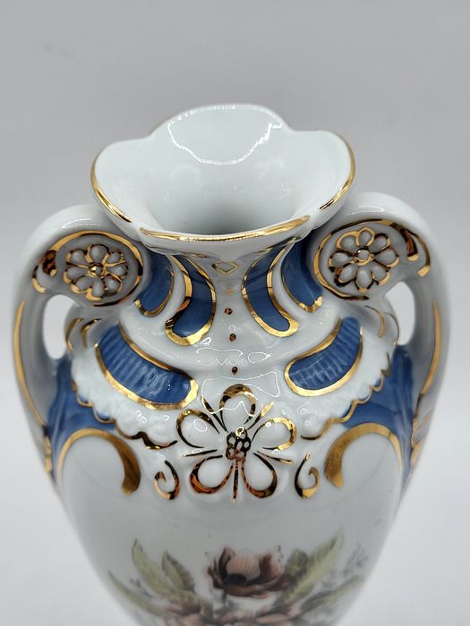 Porcelanowy wazonik Royal Dux