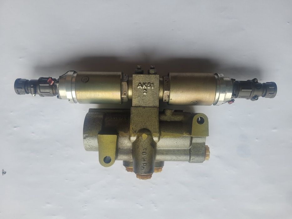 Rozdzielacz hydrauliczny PZL Hydral typ A-202B.