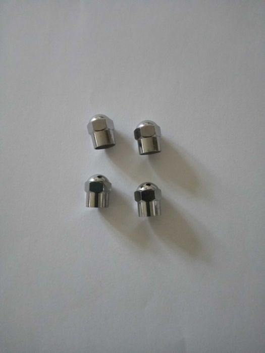 Nakrętki na wentyl chromowane niklowane   4 sztuki nowe