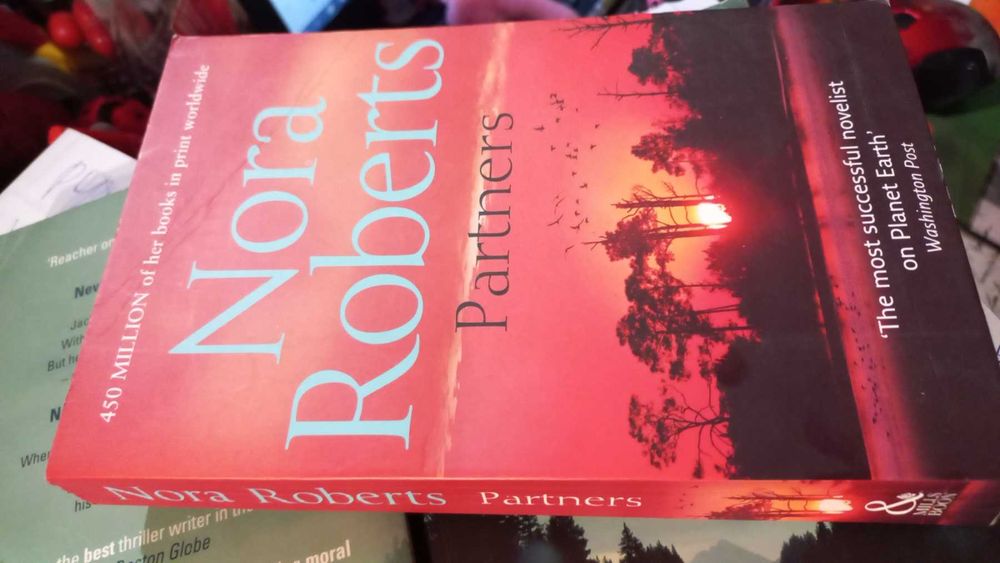 нора робертс книга Nora Roberts Partners книга роман английский
