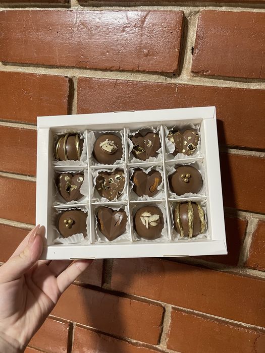 Подарункові цукерки ручної роботи.