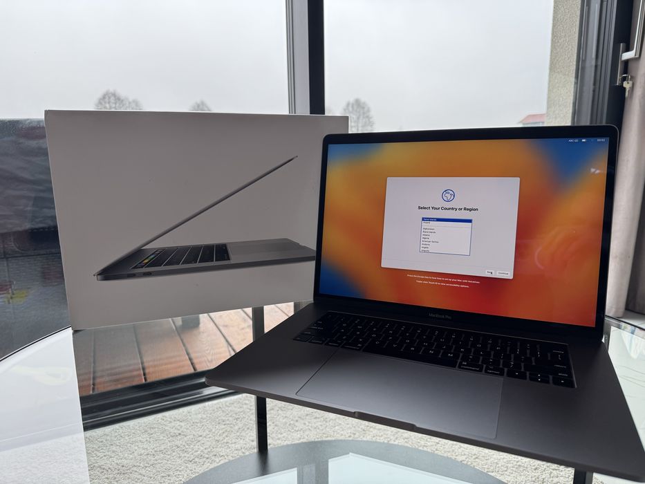 Macbook Pro 15” Space Gray 2017 i7 16 GB RAM 256 GB
