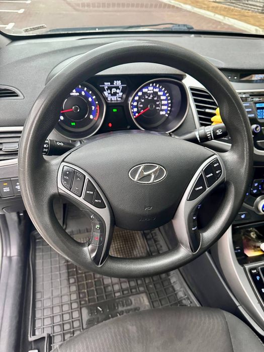 Hyundai Elantra 1.8 Бен/газ автомат 2015