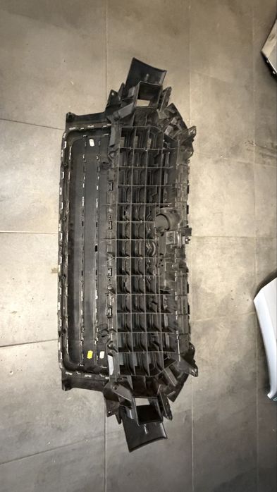 Решітка Б/У AUDI Q7 4M0 під камеру 360