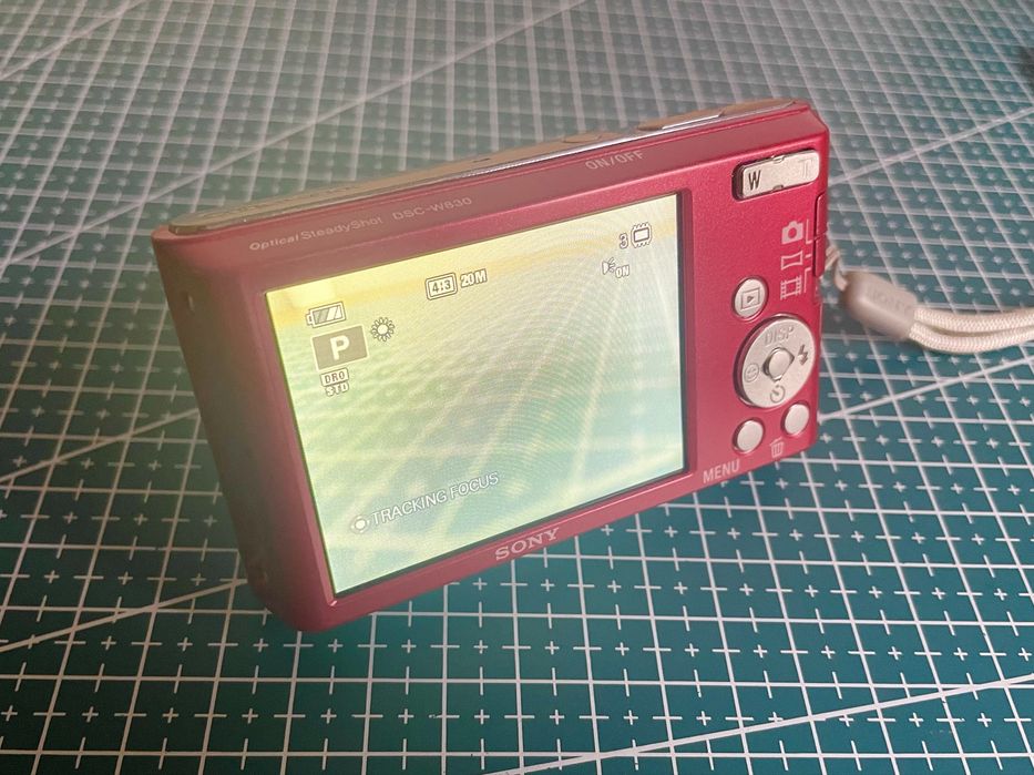Sony CyberShot W830 Pink Red 20.1MP Zeiss
