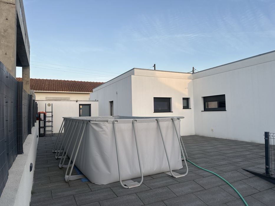 Piscina Bestway 549x274x122 como nova.