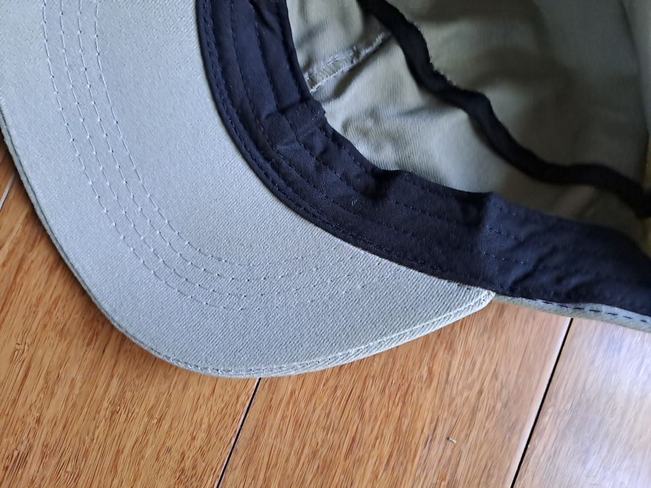 Czapka w kolorze oliwkowym