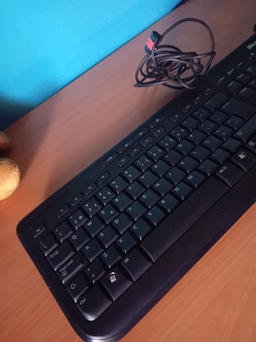 Kit Teclado + Rato TRUST GXT + Tapete.