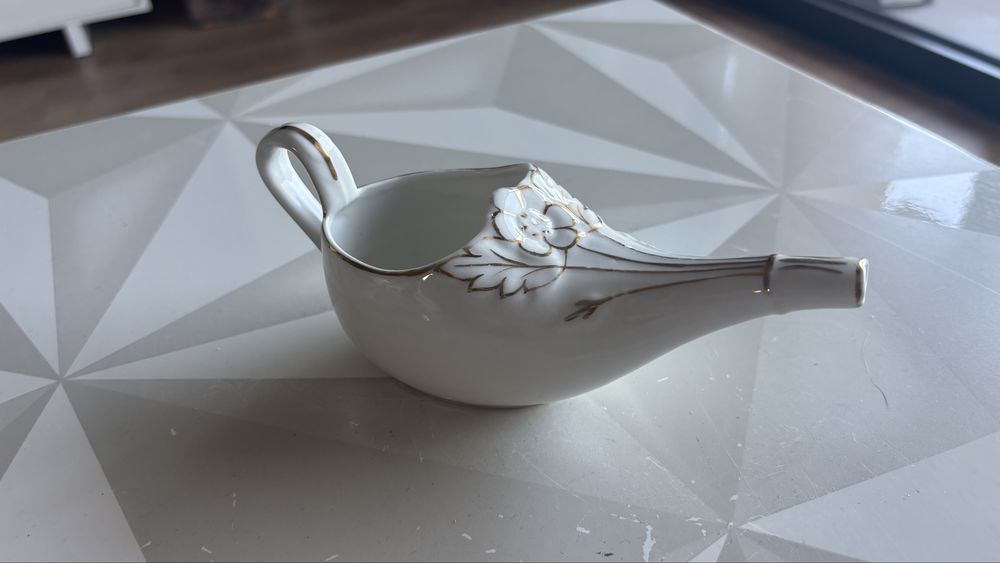 Vista Alegre – Bebedouro de Acamados / Bule de Caldo em Porcelana Antiga