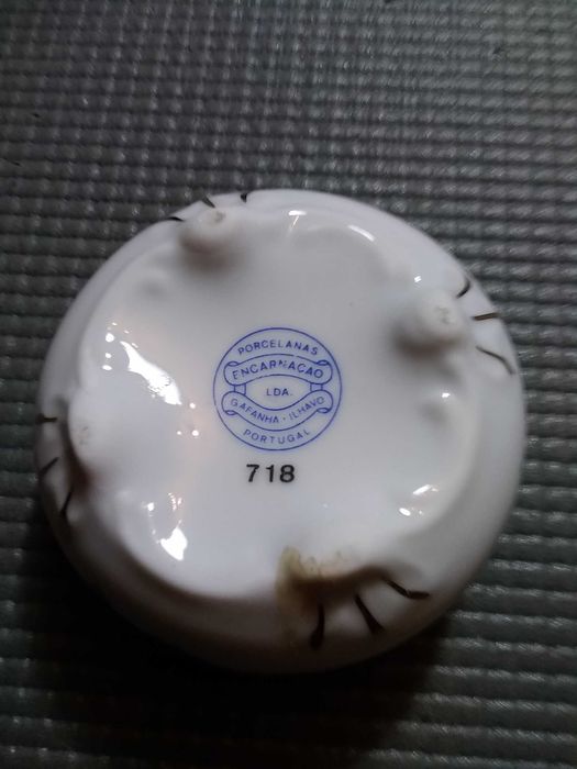 Caixa pequena em porcelana portuguesa