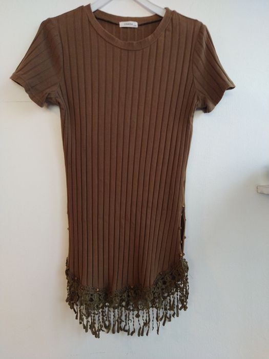 Camisola verde com tachas e bordado, original -Cosmoda - Tamanho L/XL