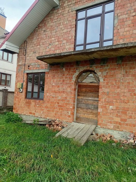 Продам новобудову в Горішних Шерівцях 250 м.кв.