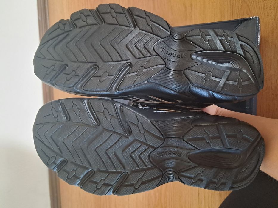 Sprzedam nowe buty Reebok CEO-BELWAVE  AR30278WBBS