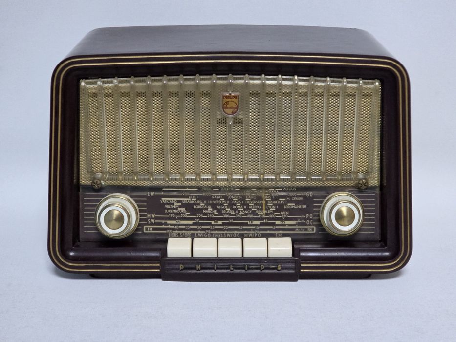 Rádio antigo reparado Philips