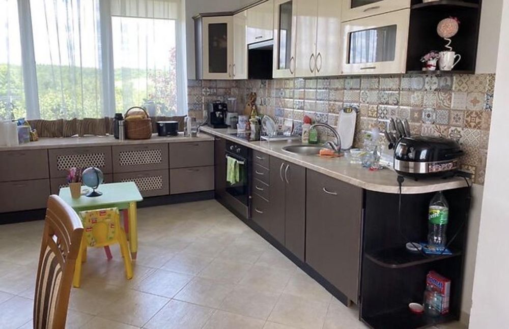 Продається просторий двоповерховий будинок у селі Ярок — ідеальне поєд