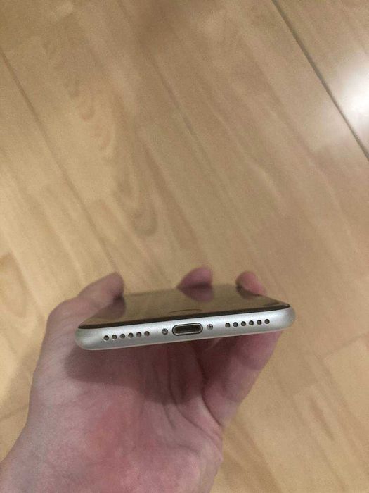 Продам/обміняю iPhone SE 2020(2nd generation) 128gb. На запчастини