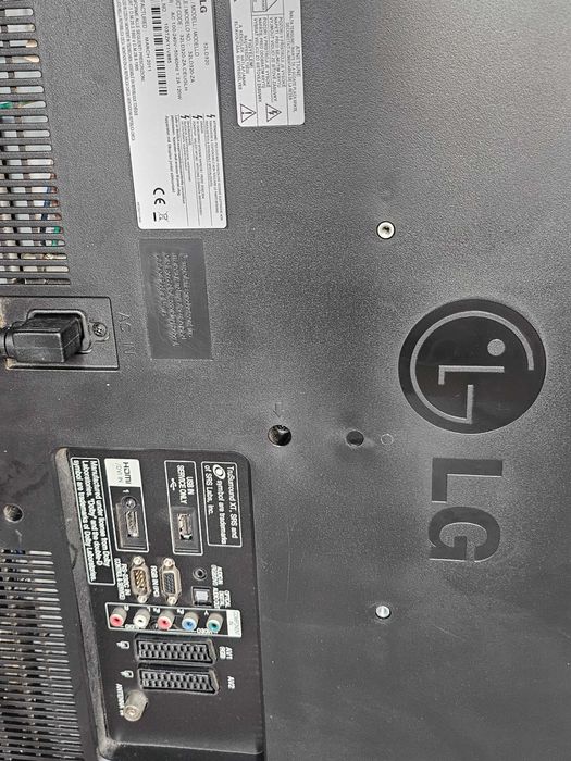 LG TV 32 inches - with remote control