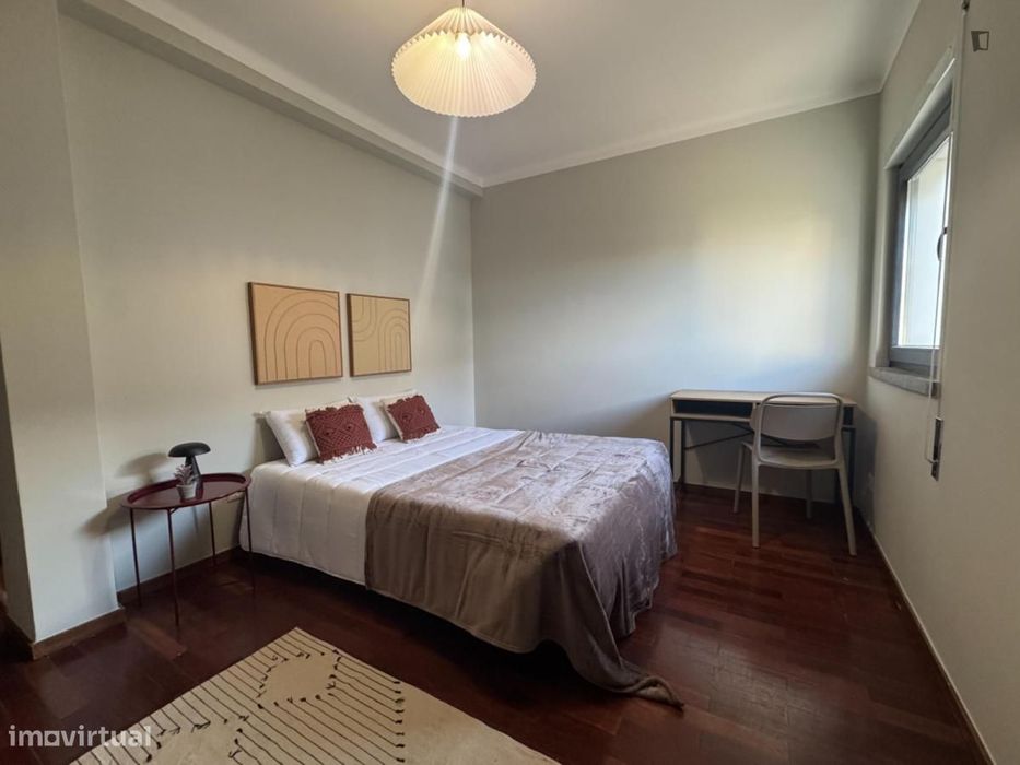 Quarto - localizado em Olivais Coimbra