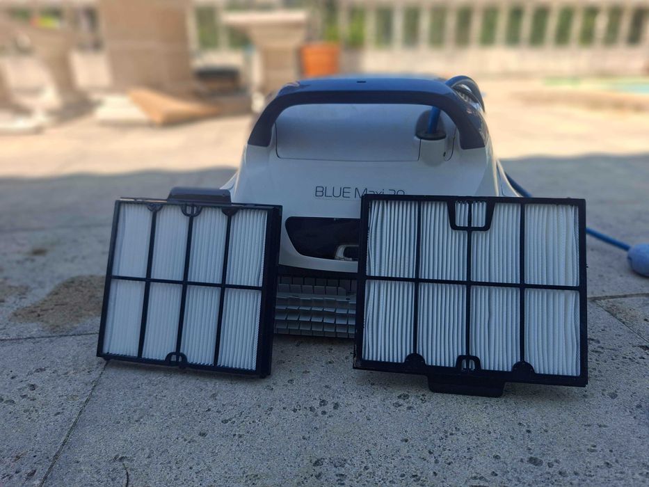 Maytronics Dolphin Blue Maxi 30 Pool Vacuum