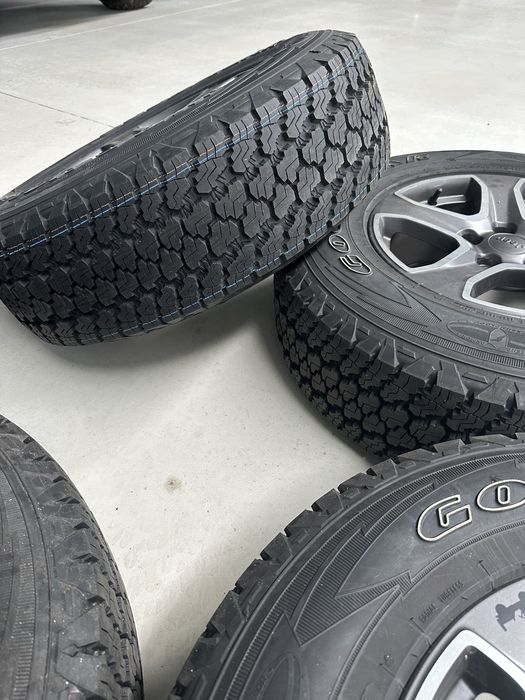 Jantes originais Jeep + Pneus