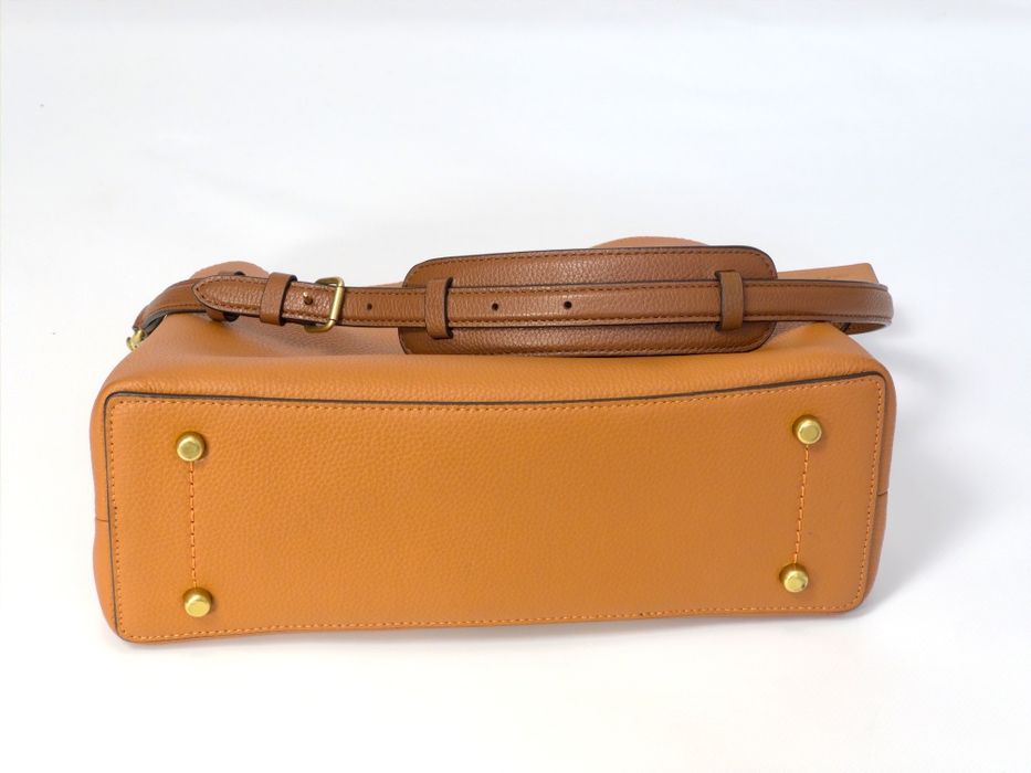 Прадам сумку Coach