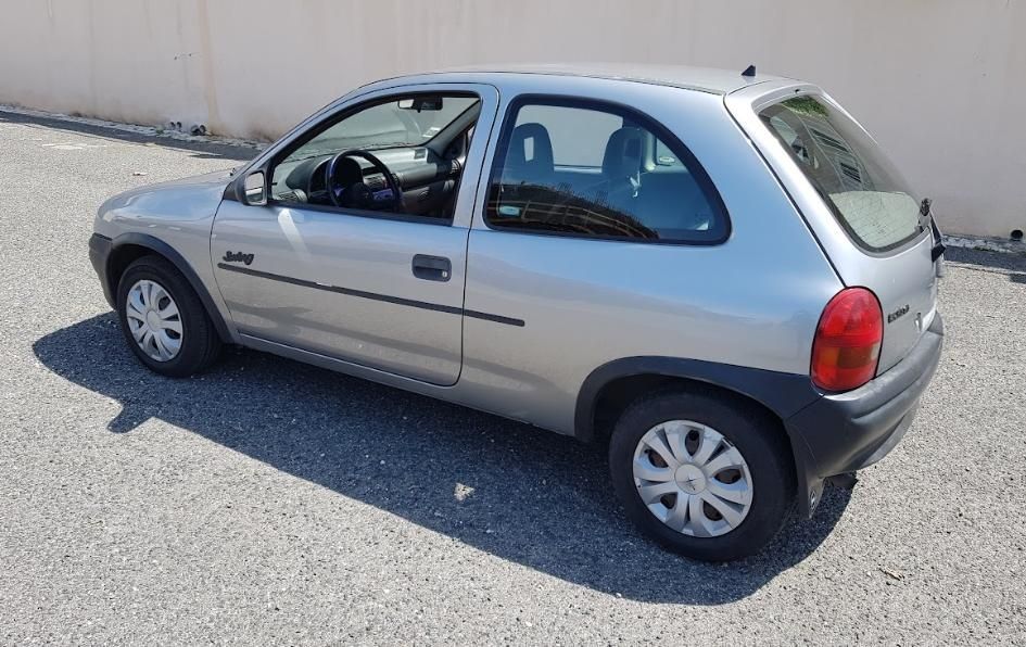 Opel Corsa B Swing 1995 - 2 portas - Ótimo estado