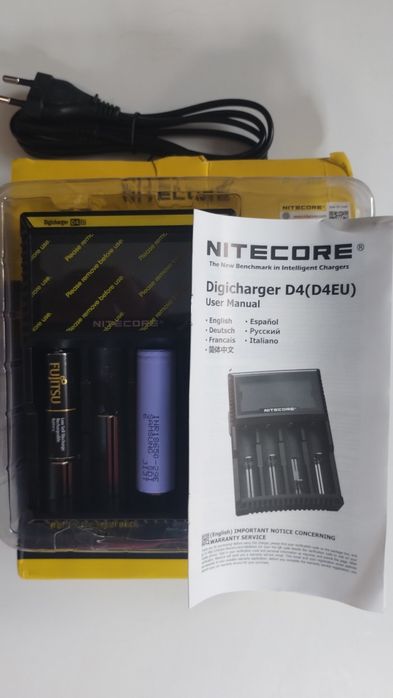 Заряднє Nitecore D4, Заряднє UM4,(оригінал) до 1500 ма макс, зарядне Li-ion Ni-MH/Ni-Cd,для АА, ААА, 18650, 21700