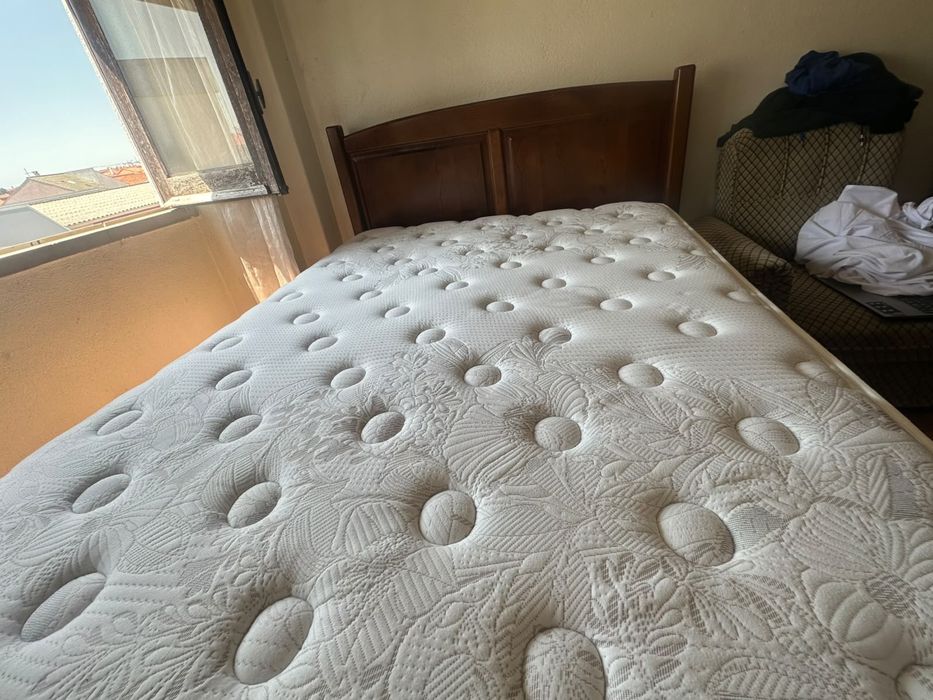 Cama de casal com colchão