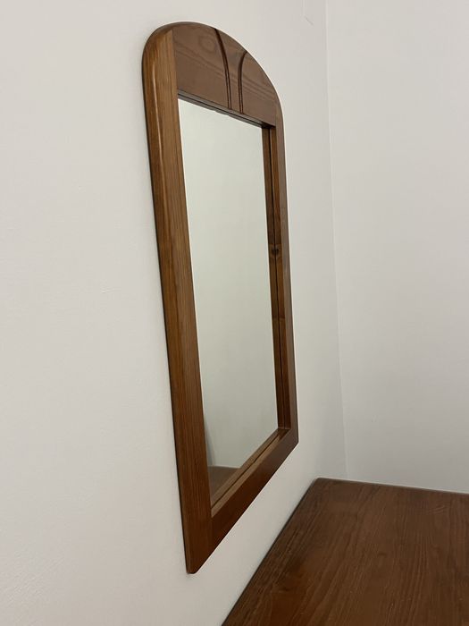 Espelho com moldura em cerejeira