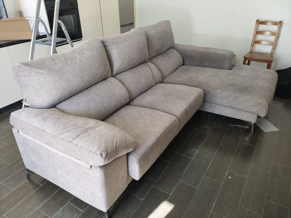 Sofá com  chaise longue