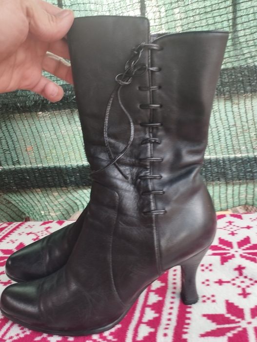 Продам женские сапоги 39 размер натуральная кожа